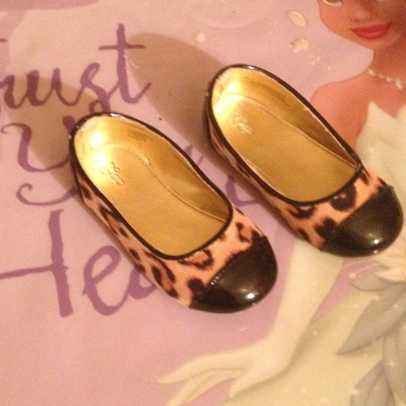 Cute lil cheetah print flats