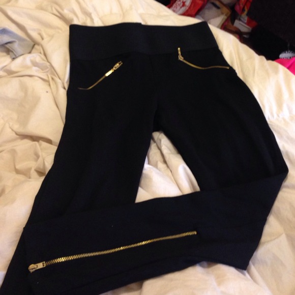 NWOT.😍 ZARA Legging with Waistband and Zippers.👖