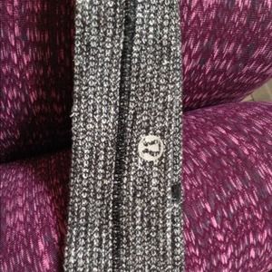 Hard to fine Lululemon headband in coco pique😊