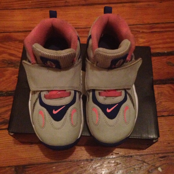 ⛔️sold Toddler nike turfs