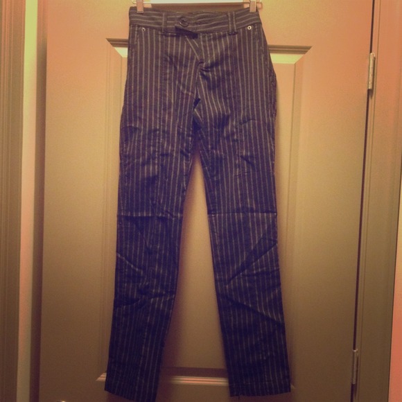 women stripe suitpants in black. double button