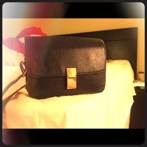 indigo crossbody adjustable strap. golden buckle.