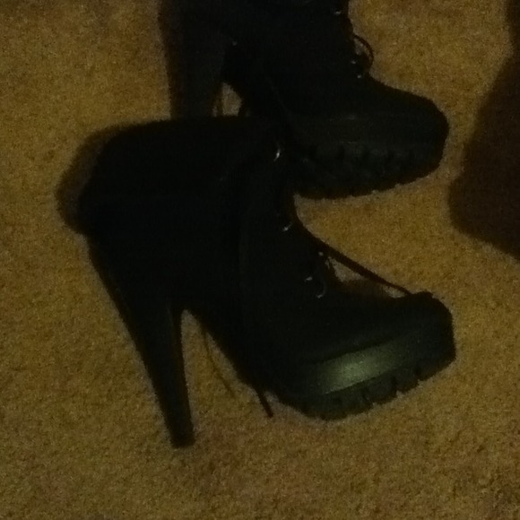 Brinley Co. Platform ankle bootie