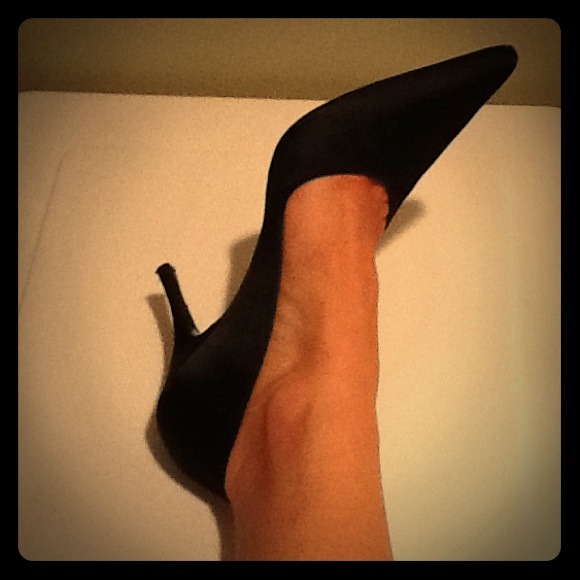 💕Stuart Weitzman💕 black satin heel