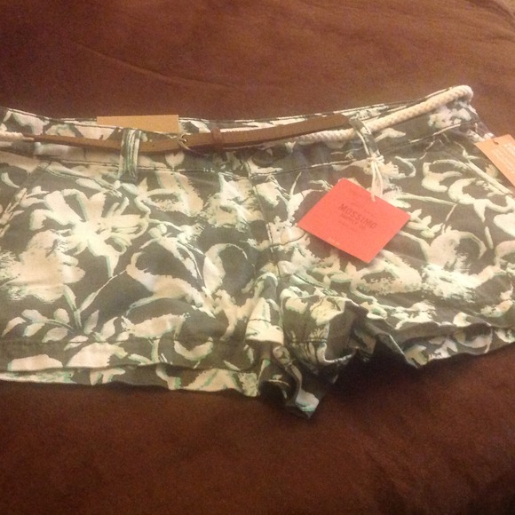 ππHPπππNew short shorts. Size 5 Junior - Picture 2 of 5