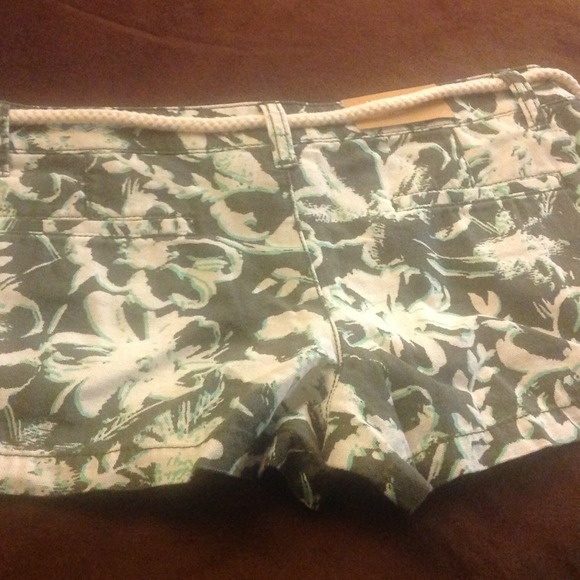 ππHPπππNew short shorts. Size 5 Junior - Picture 3 of 5