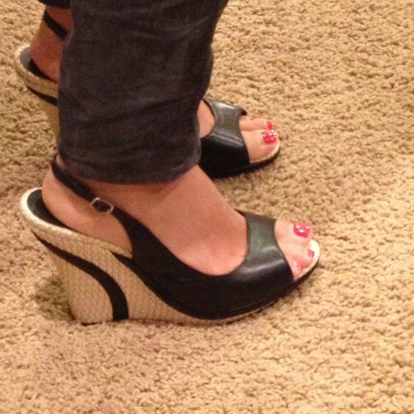 Charles David platform sandal Blk & Beige - Picture 1 of 3