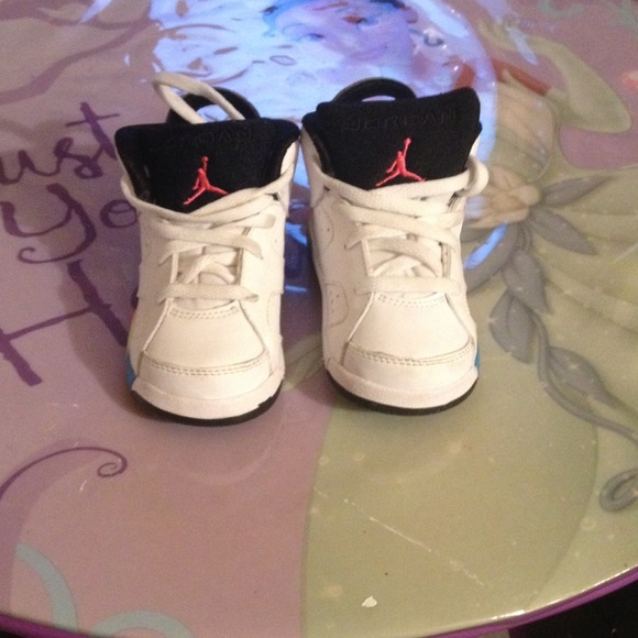 🚫SOLD🚫 Air Jordan's for toddlers - Picture 2 of 2