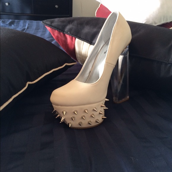 White Spiked Platform Pumps