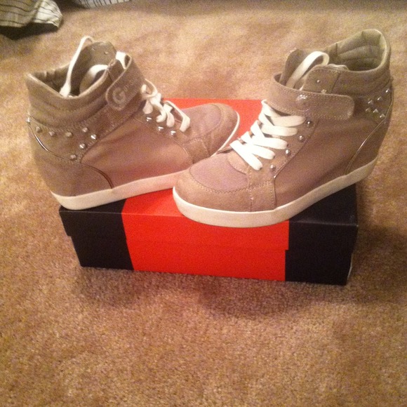 🌟🌟SOLD🌟🌟 Guess wedge hi-tops - Picture 2 of 4