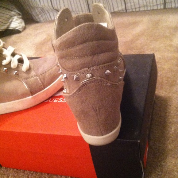 🌟🌟SOLD🌟🌟 Guess wedge hi-tops - Picture 3 of 4