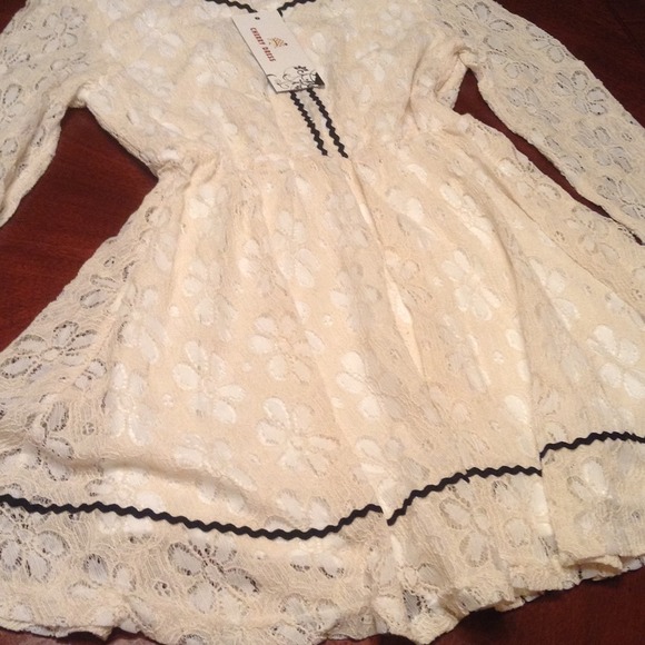 A beautiful creamy dress with string as in pic - Picture 3 of 3