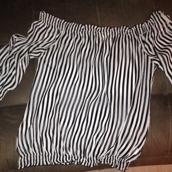 💥REDUCED💥 WH/BM SILK TOP SIZE M