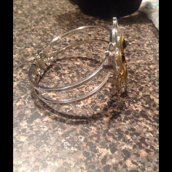 Cute hinged owl bracelet🚫SOLD🚫 - Picture 2 of 2