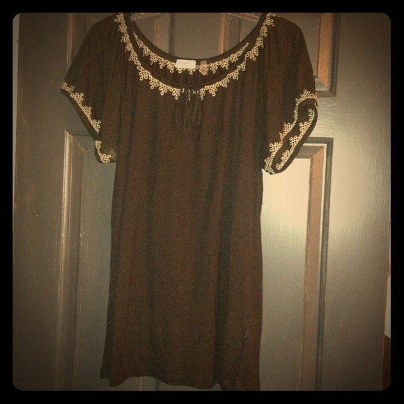 Black Top with Neck and Sleeve Detail