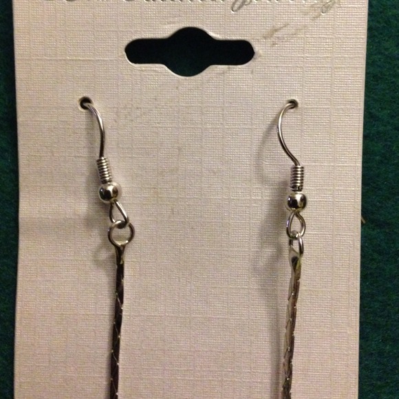 🚫SOLD IN BUNDLE 🚫Silver Drop Earrings - Picture 2 of 4