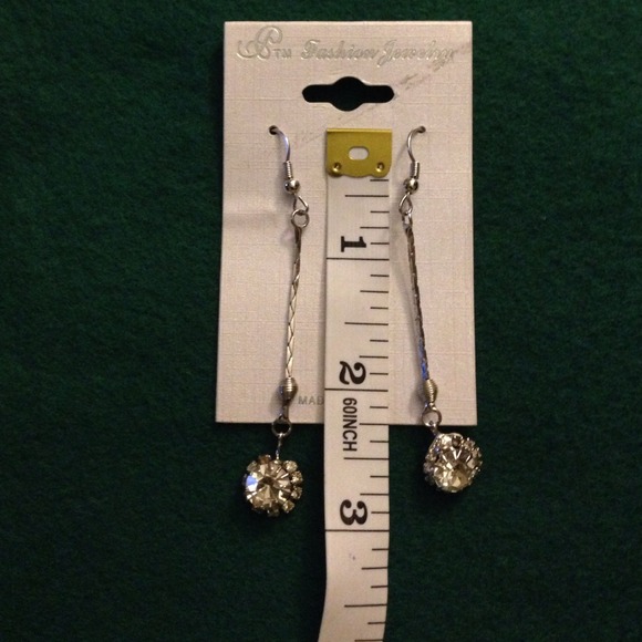 🚫SOLD IN BUNDLE 🚫Silver Drop Earrings - Picture 4 of 4