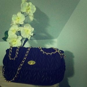 Black handbag gold double chain linked straps