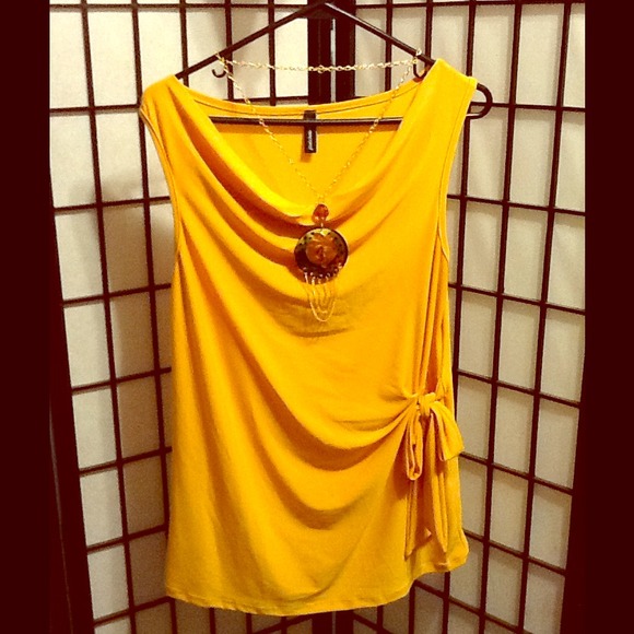 Yellow top with accessory