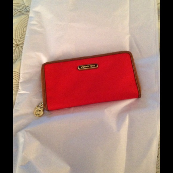MICHAEL Michael Kors Wallet 🎀RESERVED🎀👣