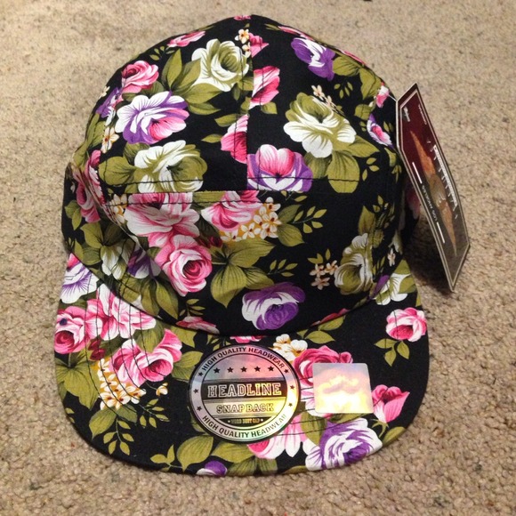 BNWT Floral snapback