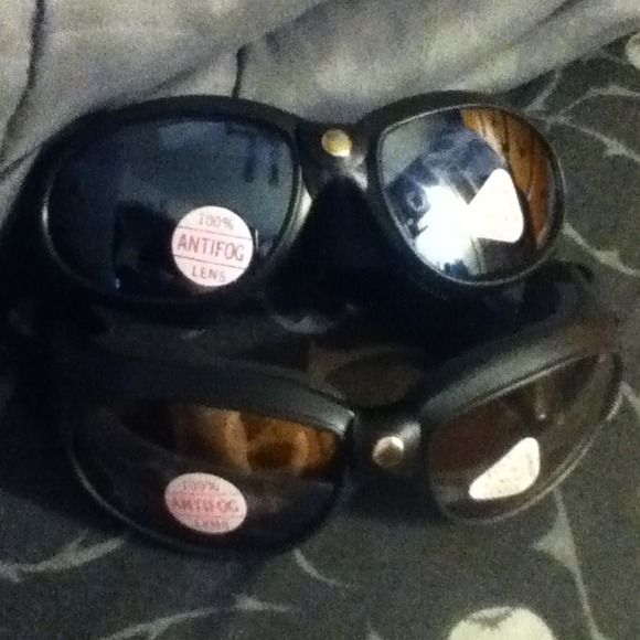 Poly carbon protecting goggles