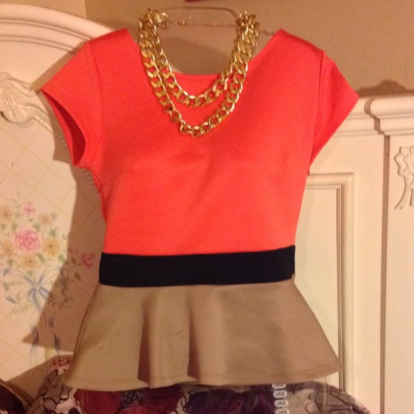 ✋✋SOLD!!!Coral black and beige top