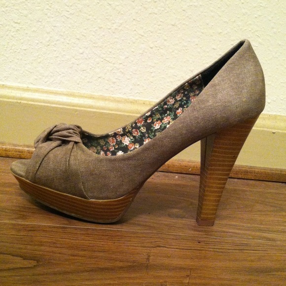 Kenneth Cole shoes