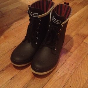 💯 Authentic Tommy Hilfiger Rainboots