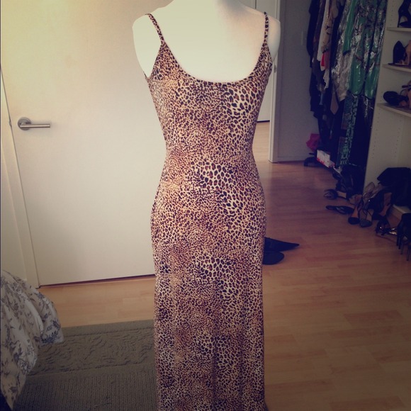 Dresses & Skirts - Never worn XS leopard maxi dress with open back
