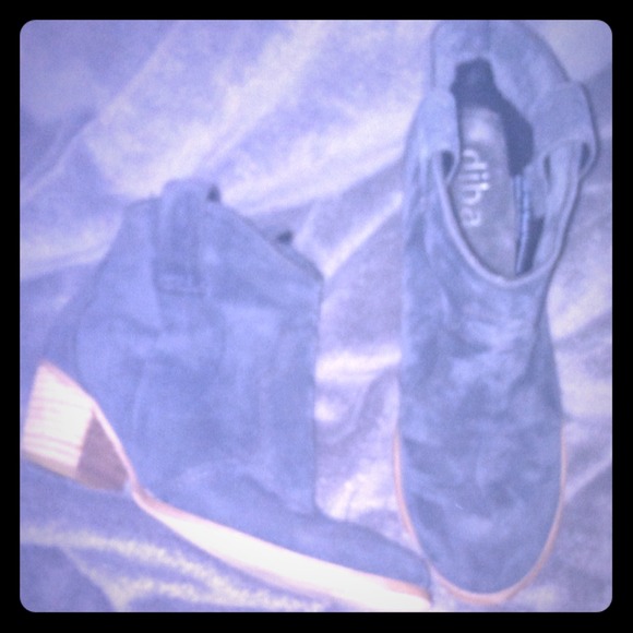 Short blue suede cowboy boots