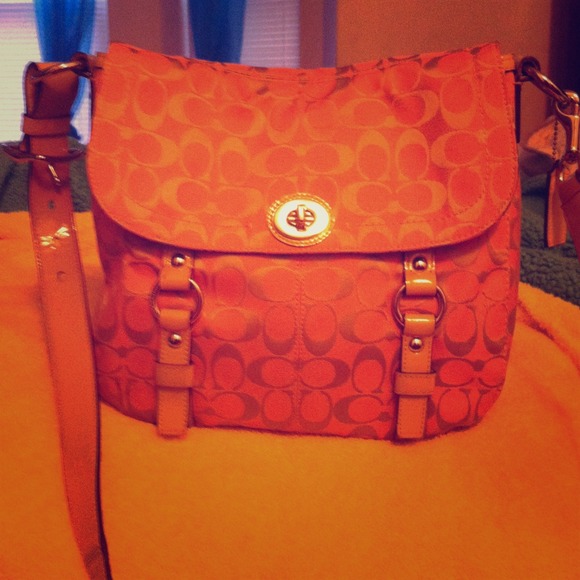 Beautiful coach shoulder bag