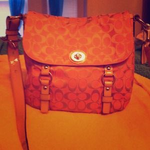 Beautiful coach shoulder bag