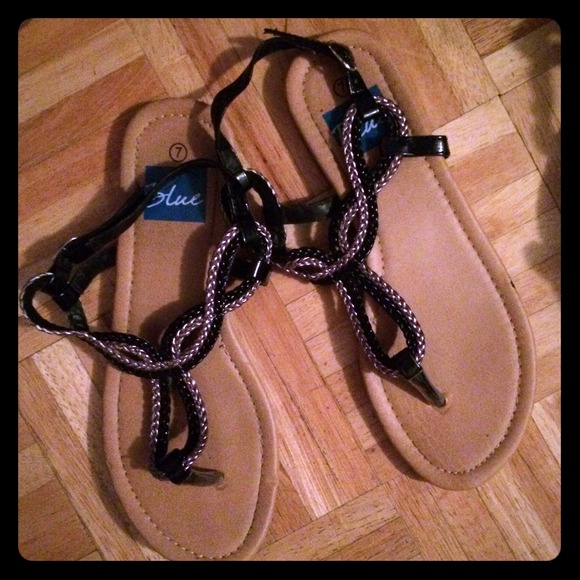 Cute black and silver sandals size 7 barely worn - Picture 1 of 1