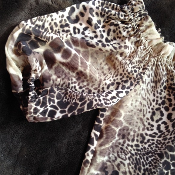 VS Animal Print Blouse - Picture 3 of 4