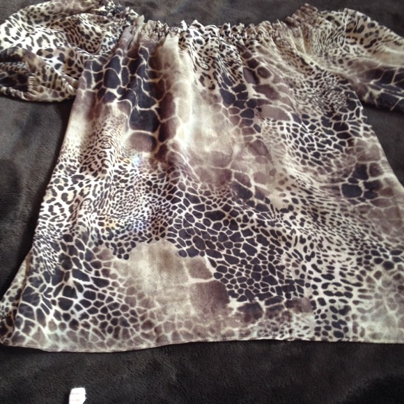 VS Animal Print Blouse - Picture 4 of 4