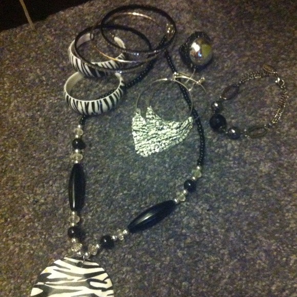 Jewelry bundle - Picture 3 of 3