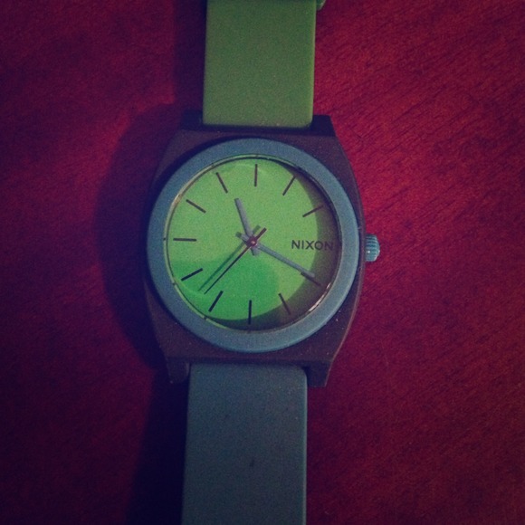 Nixon watch! Great condition 💚💚