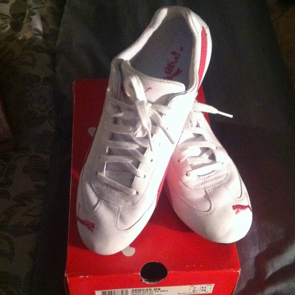 Puma sneakers ladies size 9 1/2.