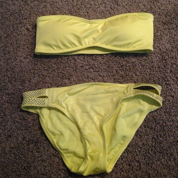 Vince camuto Other - NEVER WORN Vince camuto bathing suit