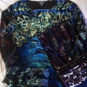 SOLd💋💋💋REDUCED 💕Caia velour patterned top 💕