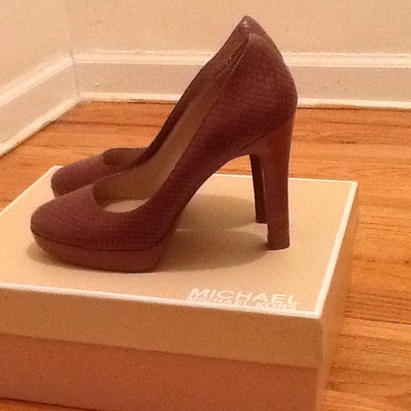 SOLD ⬇️Reduced⬇️ Michael Kors pumps