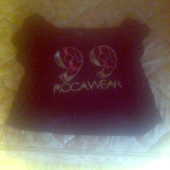 Black rocawear half top