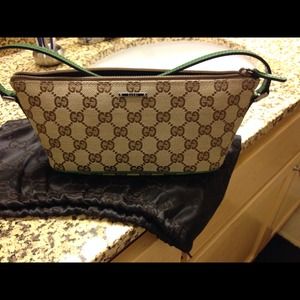 💯% AUTHENTIC GUCCI Pochette GREEN