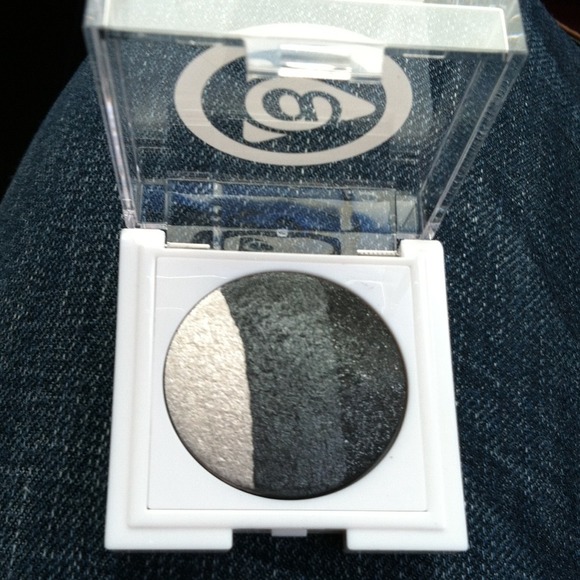 Mary Kay at play eyeshadow trio. - Picture 1 of 1