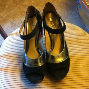 Sexiest L.A.M.B shoes ever! So different and fun!