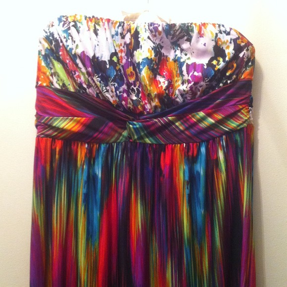 Multi colored, beautiful, NWOT, maxi dress