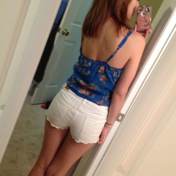 Floral Blue Crop Top w/Tie - Picture 2 of 3
