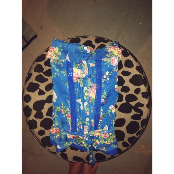 Floral Blue Crop Top w/Tie - Picture 3 of 3