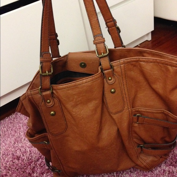 The limited shoulder bag